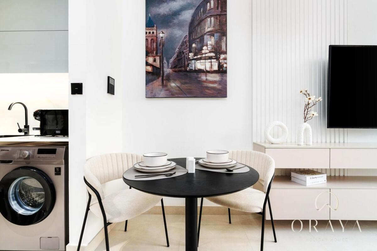 Apartment With Jaw-dropping Canal And Burj Views