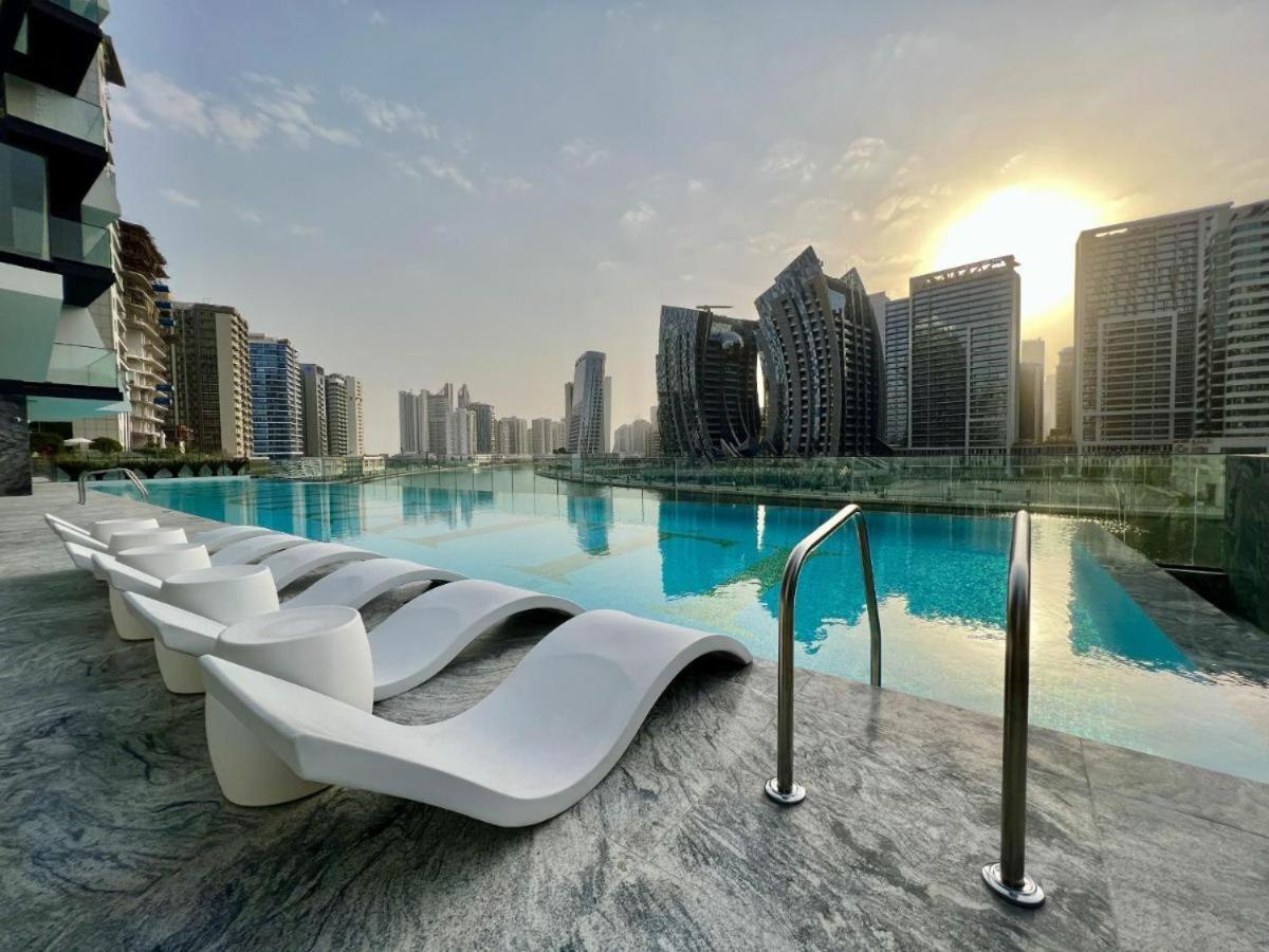 With Jaw-dropping Canal And Burj Views Apartment Dubai